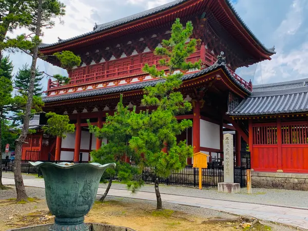 三門(山門)      (重要文化財)