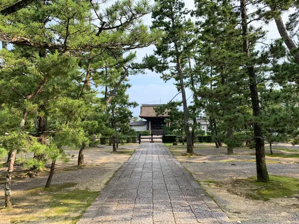 勅使門(重要文化財)
