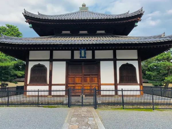 経蔵（重要文化財）