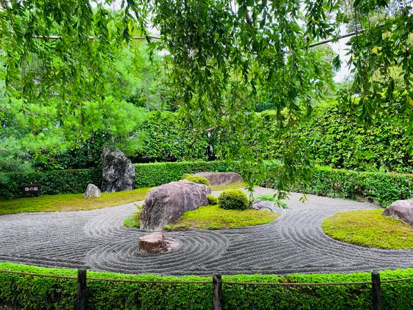 陰の庭