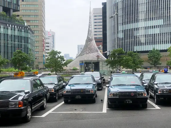 ドレスみたいな形してる