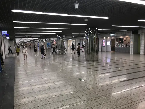再度アゼリアに