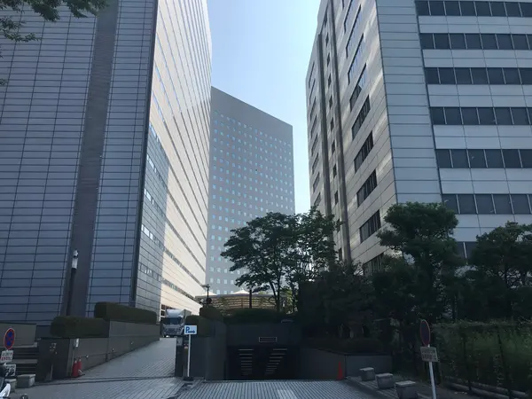 高層ビルの谷間w