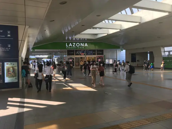 中央コンコースからラゾーナへ