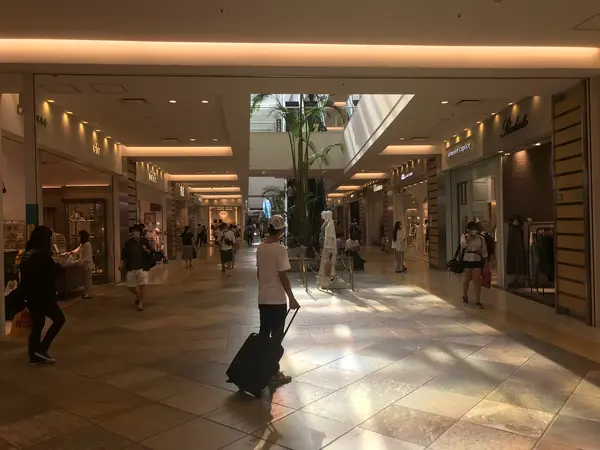果てしなく続く売り場w