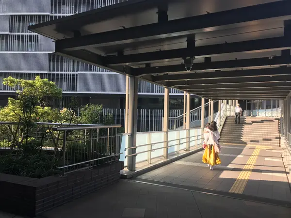 東芝へのペデデッキ
