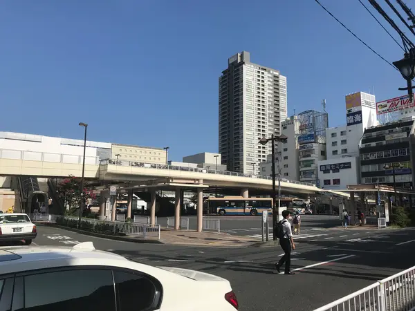 ニョキっと建つのは・・・