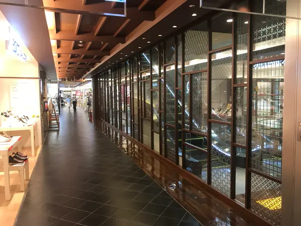 立派な駅ビルです。