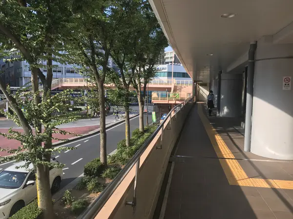 京急鶴見駅からのペデデッキ