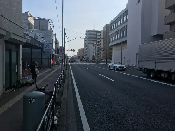 奥に見えるは？
