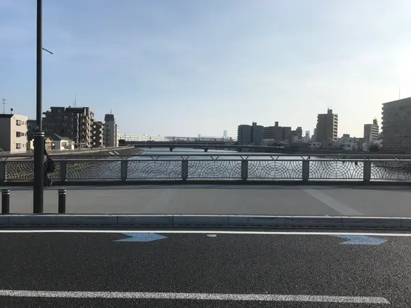 大黒ふ頭越しのみなとみらい