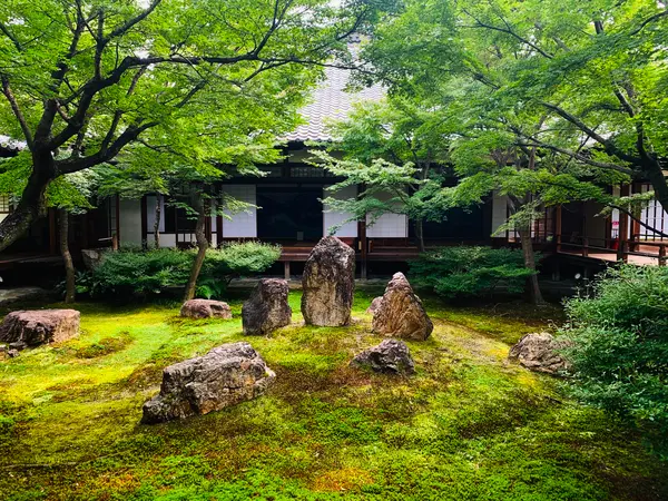 潮音庭(三連の庭)