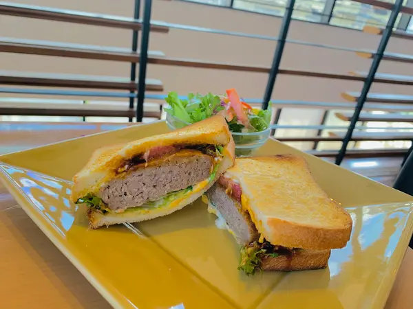 ハンバーグサンド