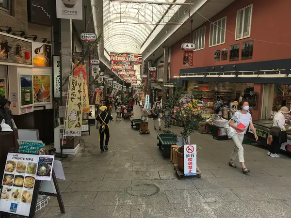 お土産屋さんがズラリ