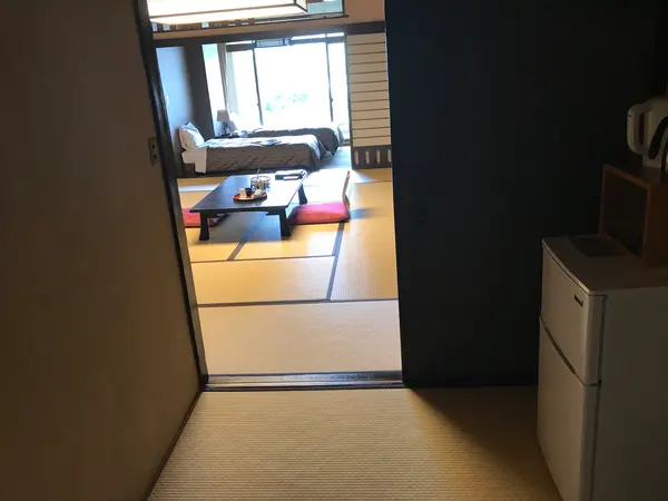 次の間から
