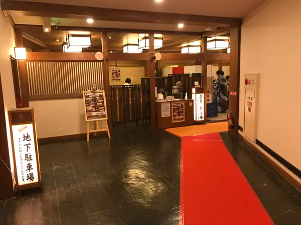 どんつきを曲がると？