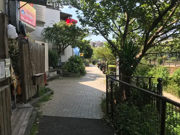 プロムナード沿いにはお店も