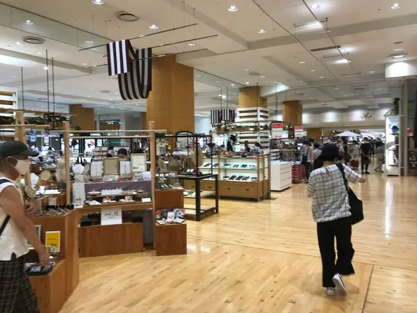 横浜駅の百貨店に次ぐ売上