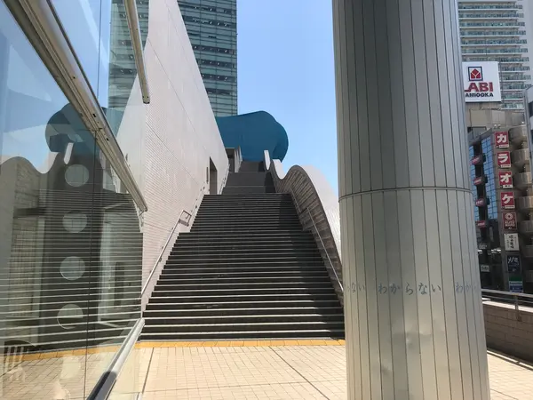 駅ビル大階段