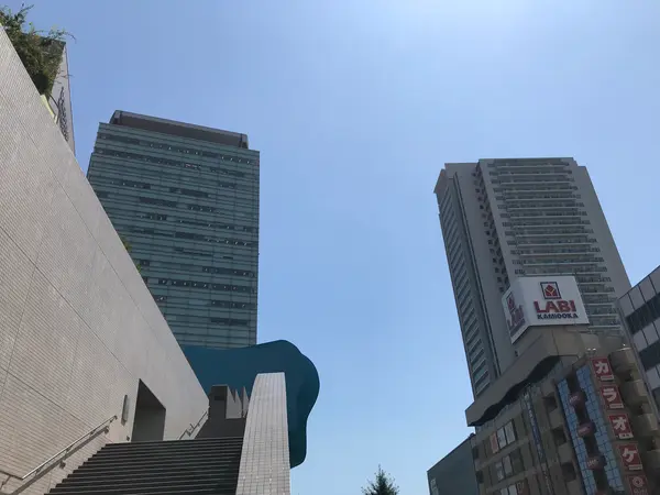聳り立つタワー