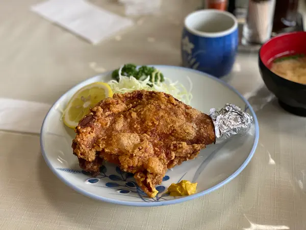骨付きもも肉唐揚げ
