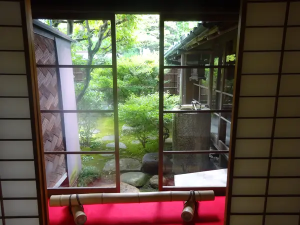 建物に上がってじっくり見学