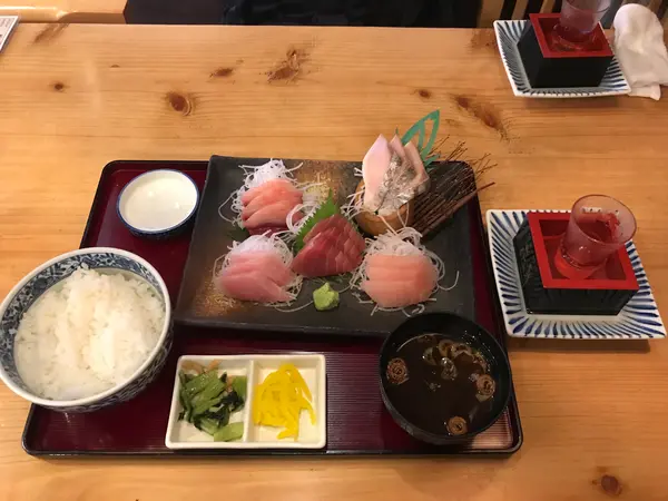 筆者はお刺身定食