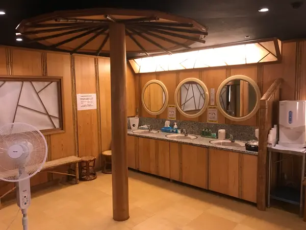 こちらは露天風呂の脱衣所