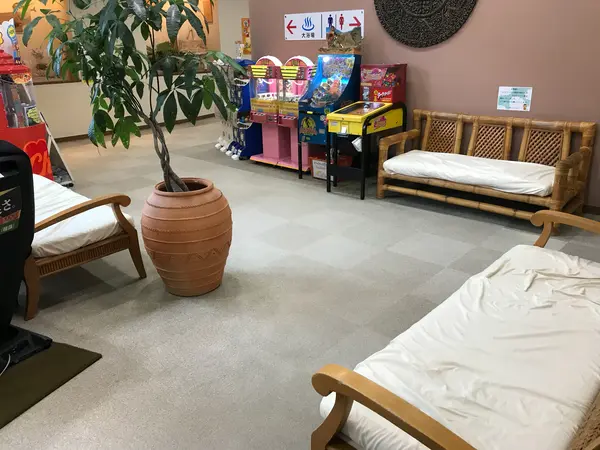 休憩椅子も多し