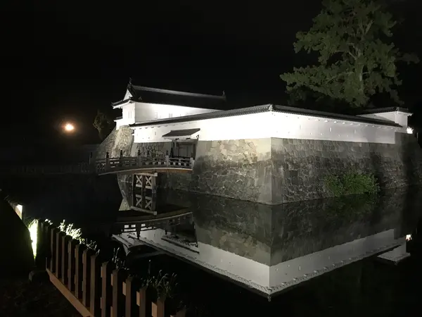 昼間とは全然違いますね。