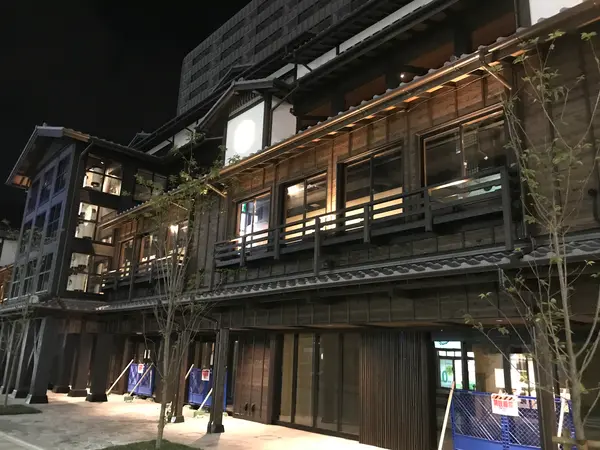 結構、凝った作りですねぇ。