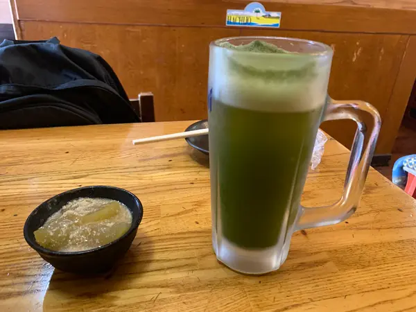 お通しとあしたばビール(570円)