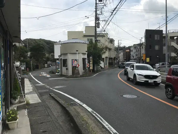 途中にお店もぽちぽち。