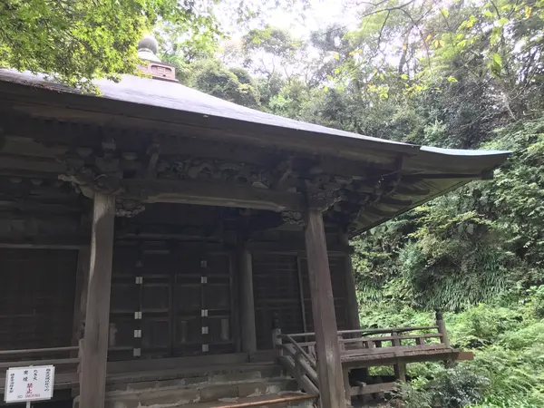 階段を登ると