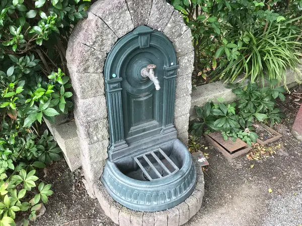 レトロな水道