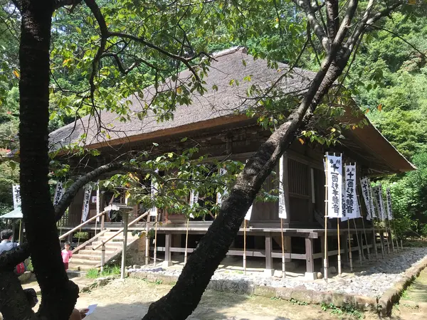 本堂の中には
