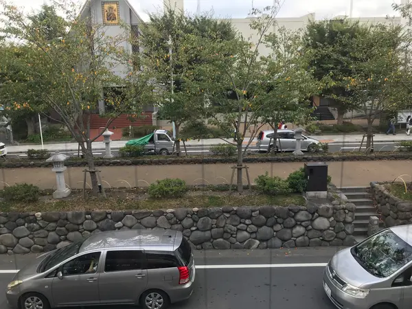 若宮大路沿いの海鮮屋さん。