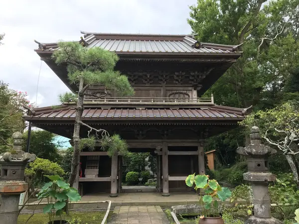 立派な山門です。