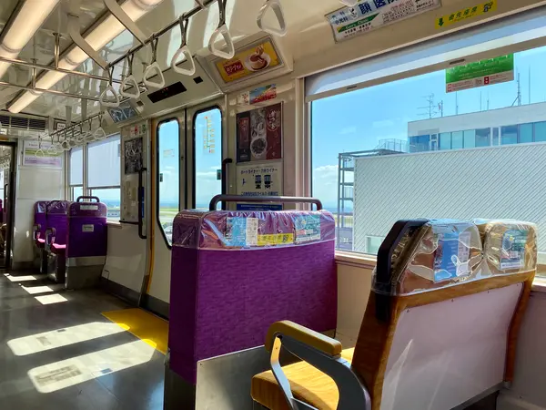 ポートライナー車内