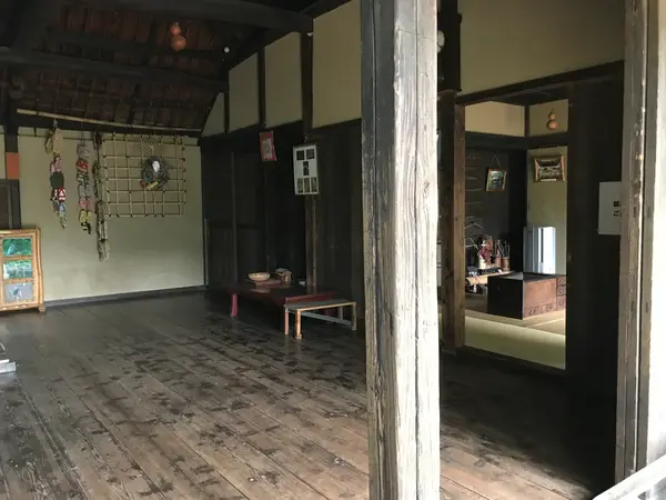 外から内部を観覧