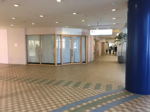 テナントの入れ替えは激しいです。