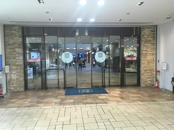 扉の向かうがA館