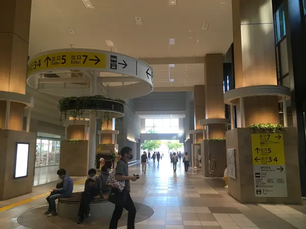エスカレーター降りるとこんなんです。