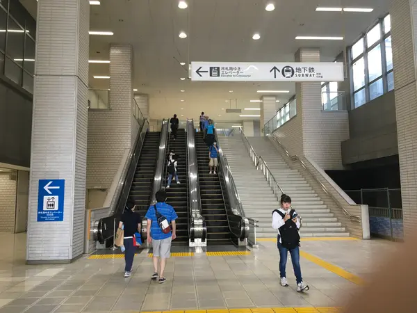 エスカレーターを登れば