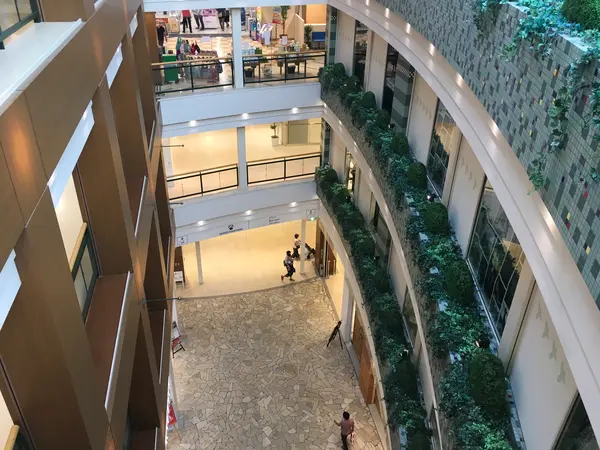 駅前の立地です。