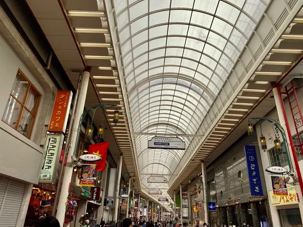 中華街のすぐ隣は商店街！