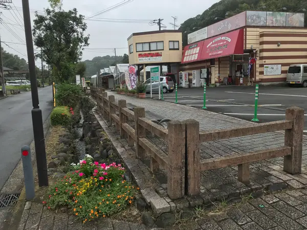 兎に角、この小川です。