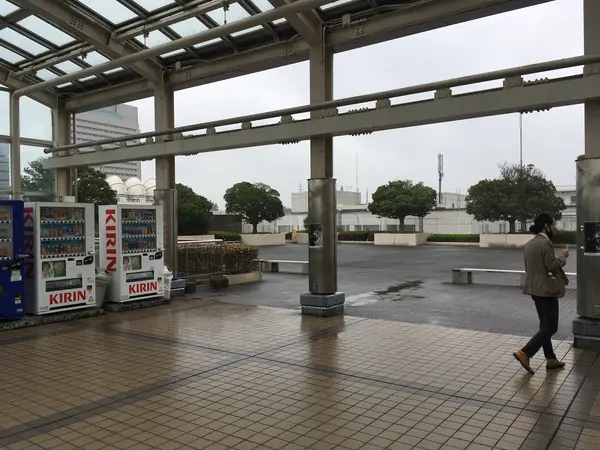 百貨店エリアを抜けると