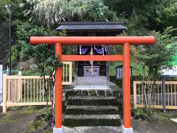 駅前の祠