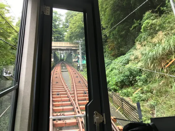 途中駅でのすれ違い。
